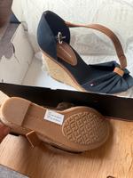 Tommy Hilfiger Damen Sandalen Keilsandalette 36 Essen - Essen-Ruhrhalbinsel Vorschau