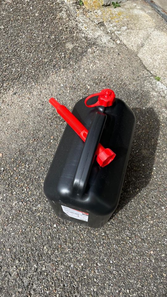 Benzinkanister, 20 Liter, 8 Stück in Weißenburg in Bayern