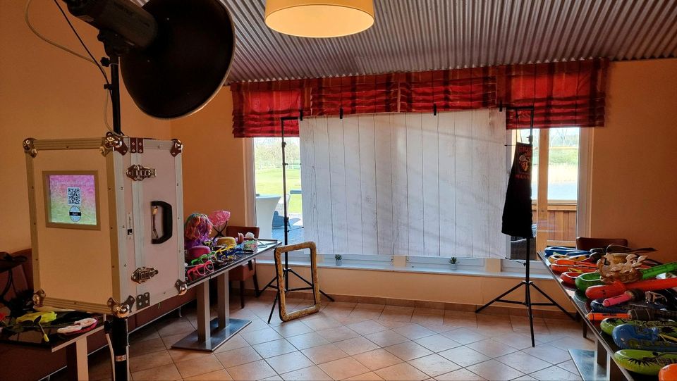 Fotobox mit Sofortdruck, Spiegelreflexkamera und Studioblitz in Reinbek