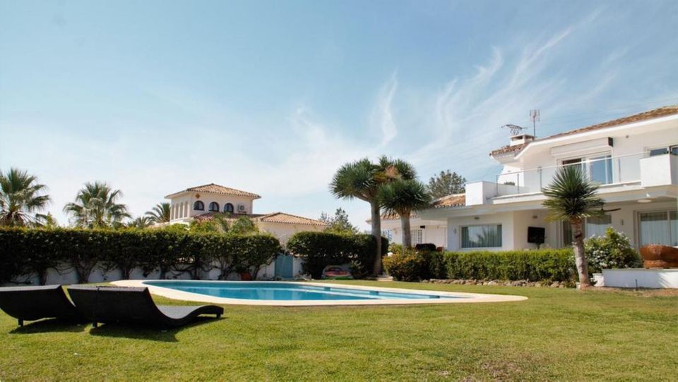 Freistehende Villa in El Paraiso, Marbella, Spanien in Volkach