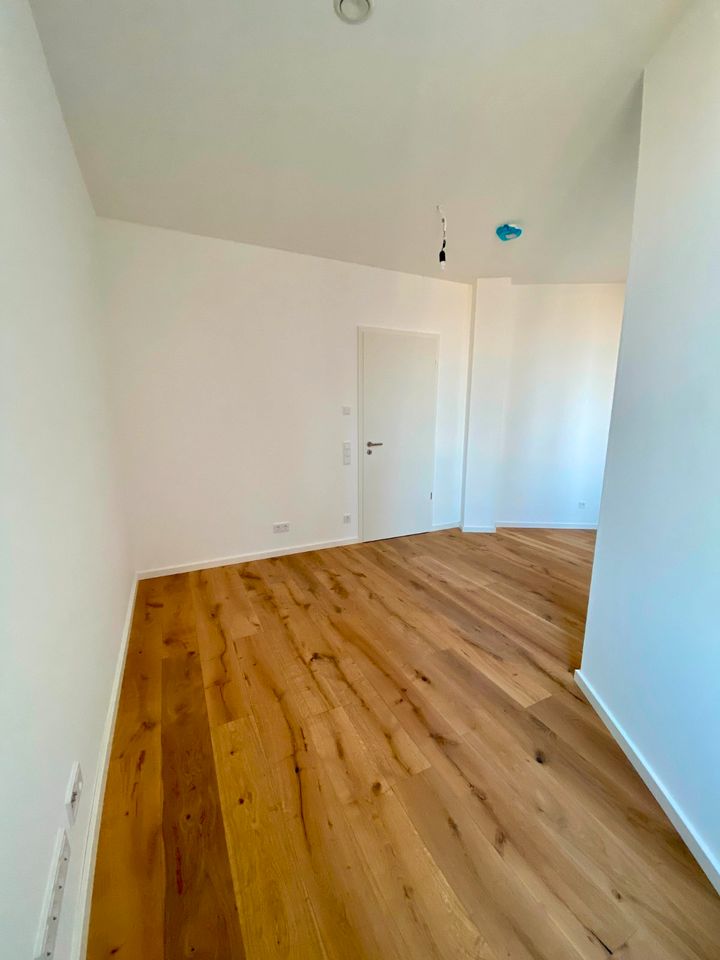 Exklusive 3-Zimmer Neubau Wohnung mit EBK in Frankfurt am Main