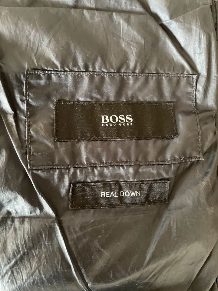 Hugo Boss Herren Daunenjacke in Würzburg