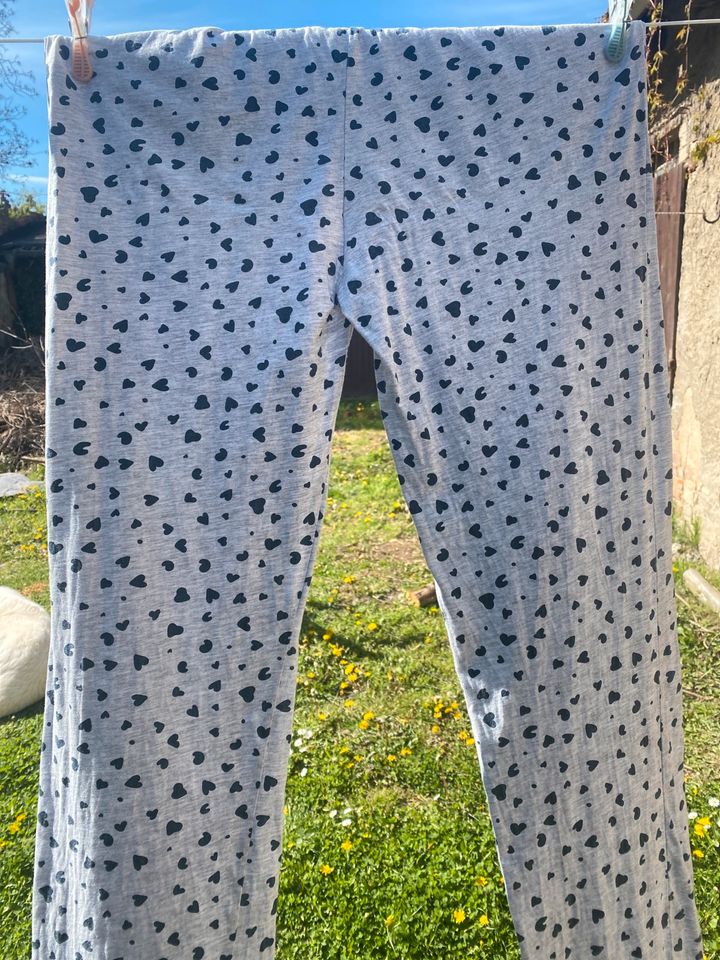 Pyjama Hose Schlafhose Schlafanzug grau mit Herzen in Arnstein