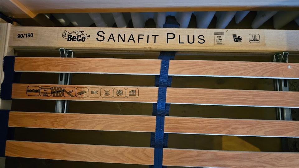 Schlafzimmer, Schrank, elektrisch verstellbares Lattenrost; in Aurich