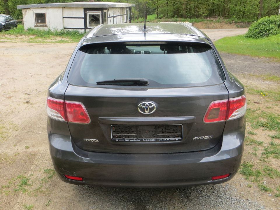 Toyota Avensis Kombi Edition in Lübeck