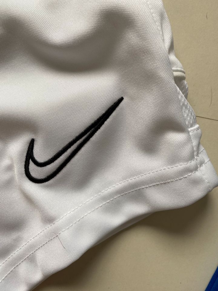 Sport Hosen Nike Puma  8-10 Jahre 128 140 FCP Trikot in Neustadt am Rübenberge