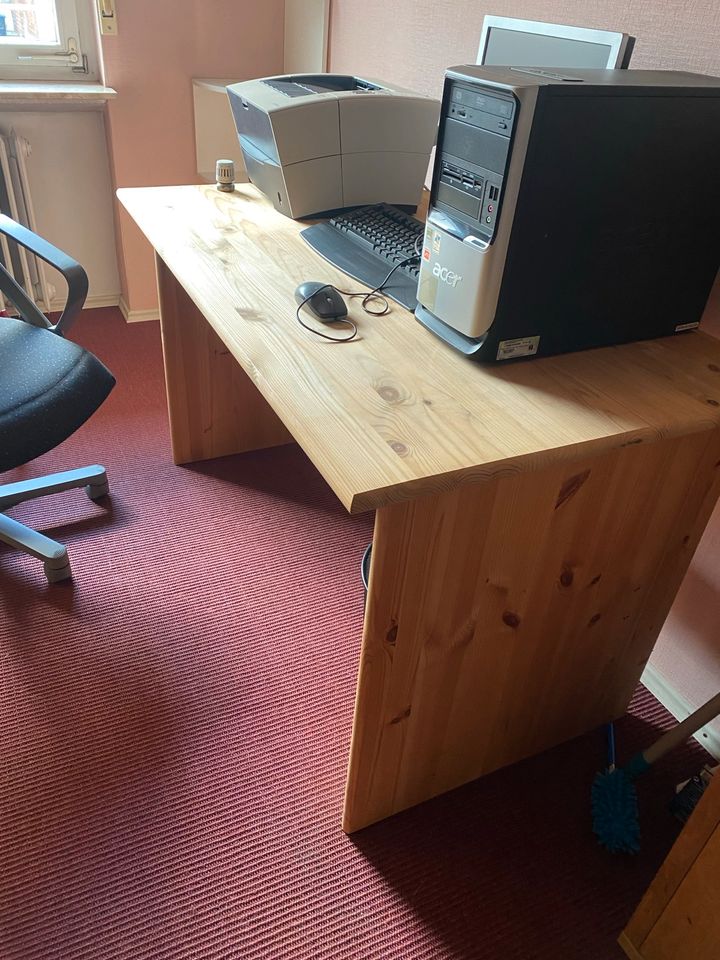 Schreibtisch Massivholz Haushaltsauflösung in Lautertal (Vogelsberg)