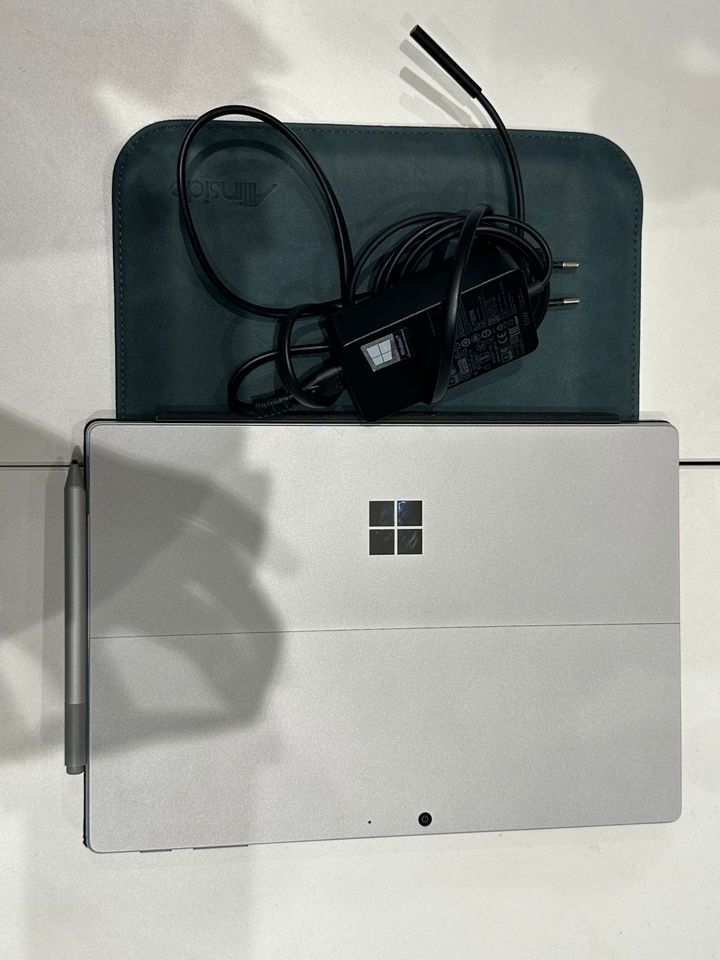 Microsoft Surface Pro 7 i5 8 256 in Hamburg