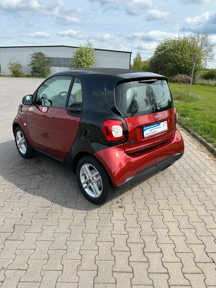 Smart EQ Fortwo Coupé 1Hand wenig KM Neuwagen Zustand in Buchholz (Aller)