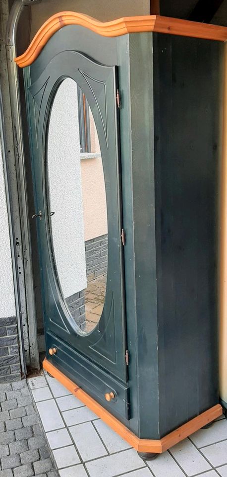 Kleiderschrank Garderobenschrank Dielenschrank Holz mit Spiegel in Andernach
