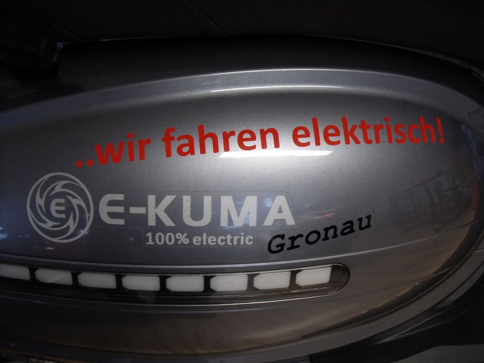 Neun E-KUMA Elektroroller, auch im Zweitstandort Gronau-Leine in Gronau (Leine)