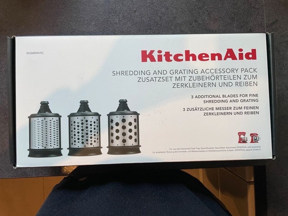 Kitchenaid Artisan mit viel Zubehör in Heusenstamm