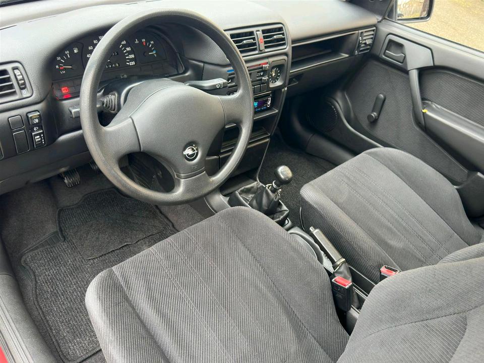 Opel Vectra 5 Türer Tüv Neu 8fach bereift wenig Kilometer in Nordhausen
