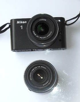 Digital-Kamera Nikon 1 J1 mit 2 Objektiven und Zubehör in Bonn
