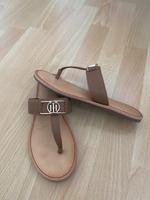 Tommy Hilfiger Zehentrenner Sandalen Gr. 38 Niedersachsen - Garbsen Vorschau