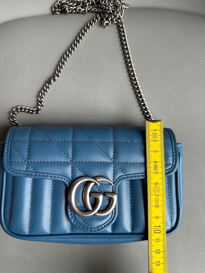 GUCCI GG MARMONT SUPER-MINI-TASCHE AUS LEDER IN BLAU in Haan