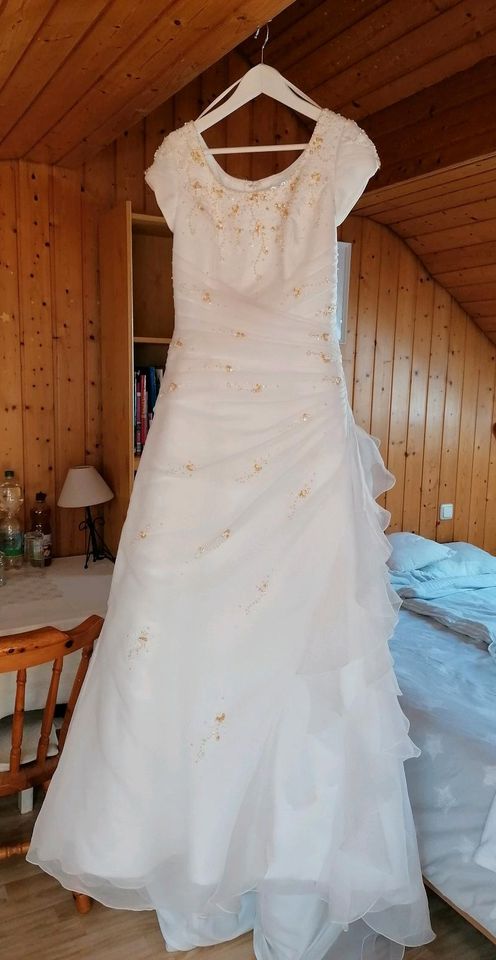 Neu: Brautkleid Hochzeitskleid A Linie Schleppe weiß bodenlang in Freiburg im Breisgau