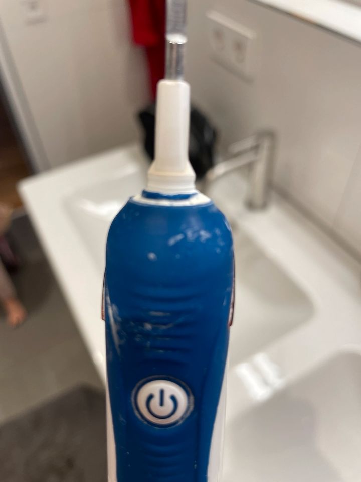 Oral B - Elektrische Zahnbürste in Aalen