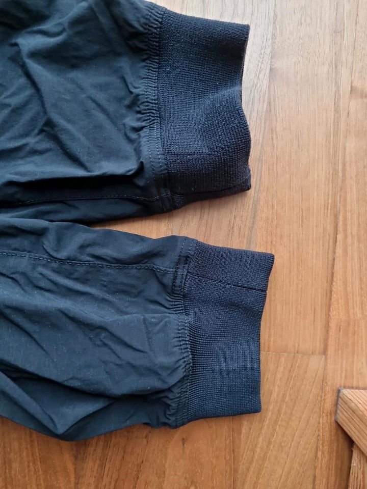 H&M Cargohose L Slim-Fit schwarz in Amberg