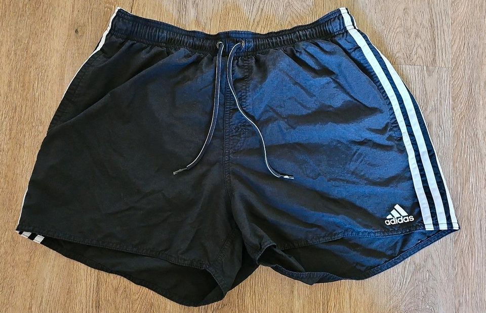 adidas,38,40,M,L,Tshirt,Sportshirt,kurze Hose, in Barßel