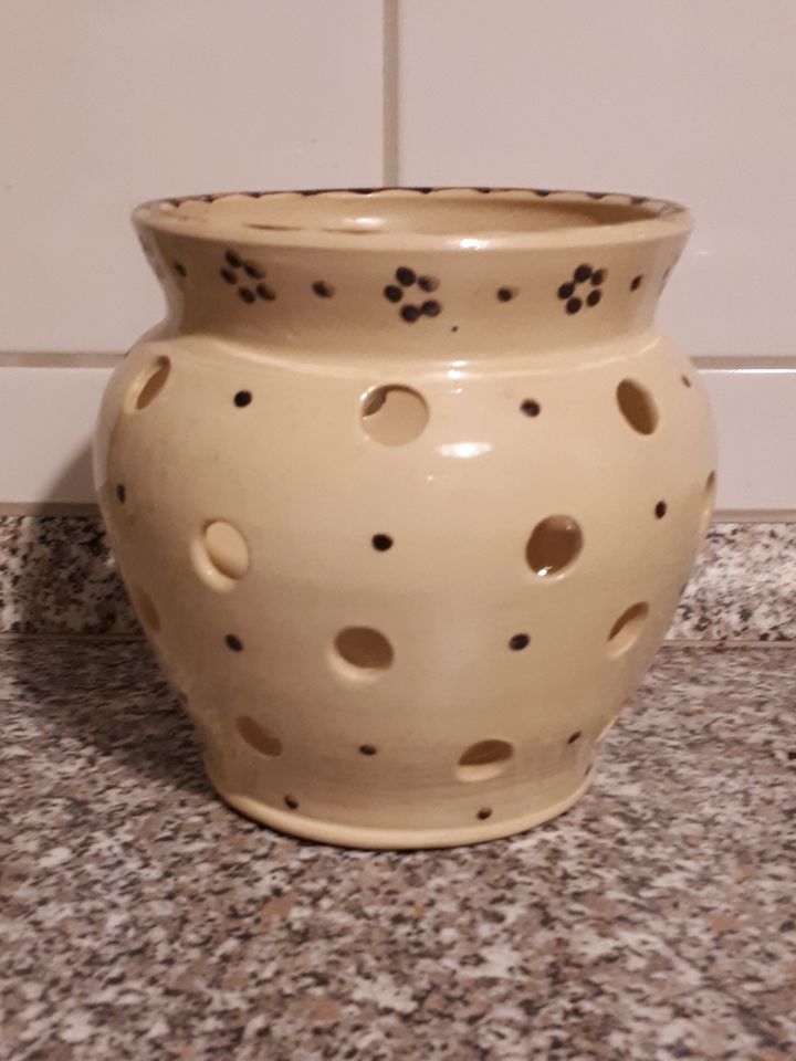 Gefäß - Keramiktopf mit Lochmuster, Steinzeug, Vase in Pirna