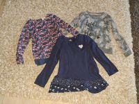 2 tolle Langarmshirts und ein Pullover  128 Nordrhein-Westfalen - Moers Vorschau