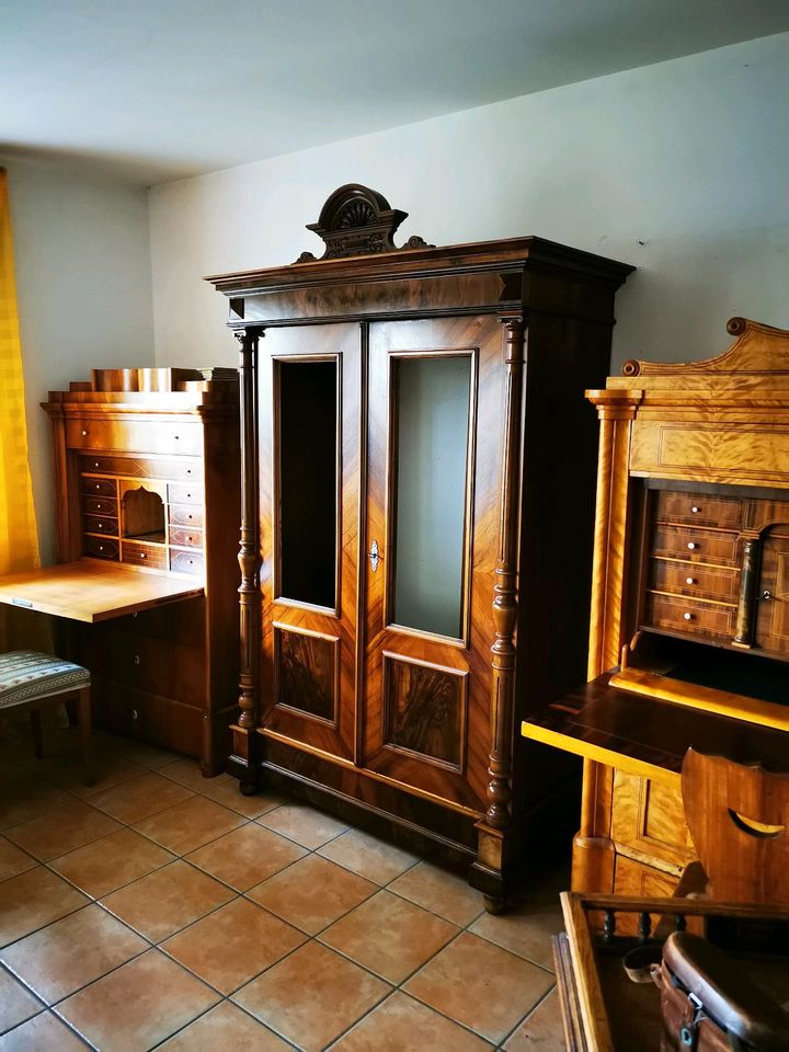 Antik Sekretär,Schrank, Vitrine antik, Vertiko antik in Marburg