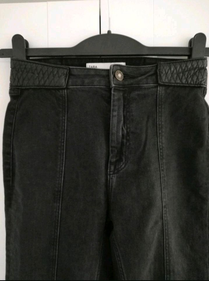 NEU 36 S 28 ZARA Skinny Slim Fit High Waist Jeans Schwarz in Konstanz