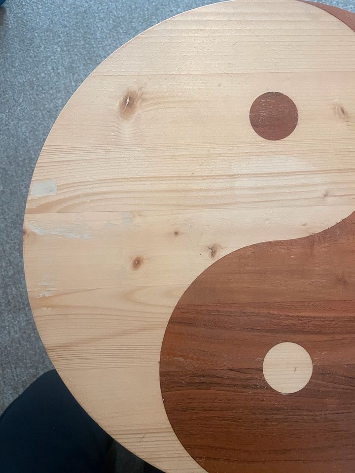 Ying yang holztisch Urban outfitters Beistelltisch in Düsseldorf