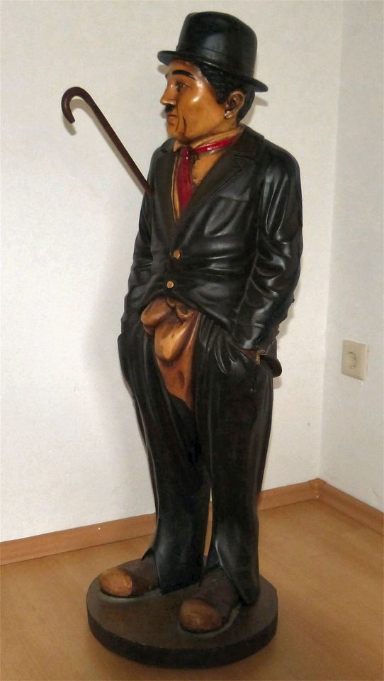 Charlie Chaplin, Deko-Figur Komiker, Filmfigur Kunstharz 1 Meter in  Nordrhein-Westfalen - Hünxe | Kunst und Antiquitäten gebraucht kaufen |  eBay Kleinanzeigen ist jetzt Kleinanzeigen