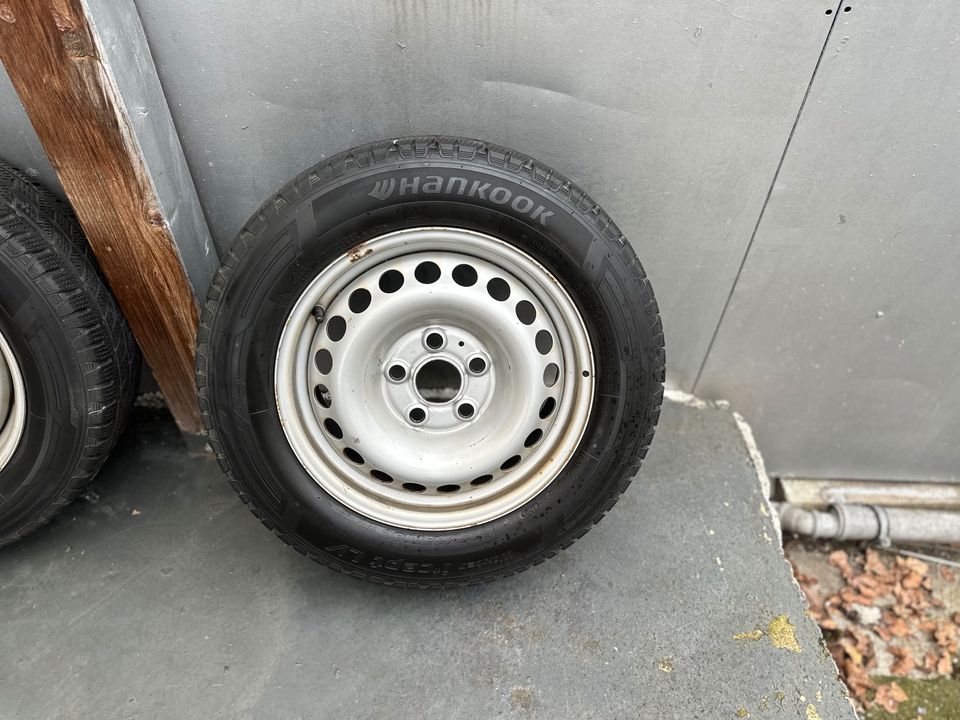 4x originale VW T5/T6 Winterräder Stahlfelgen 205/65R16C 107/105T in Sindelfingen