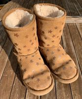 UGG Boots Gr. 33 Stars/ Sternchen Nordrhein-Westfalen - Essen-Margarethenhöhe Vorschau