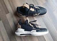 nagelneu Gr. 42 Sneakers Sportschuhe Hallenschuhe Halbschuhe Dresden - Weixdorf Vorschau