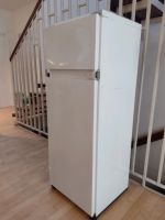 Möbel Kühlschrank mit Gefrierfach weiß voll funktionsfähig München - Allach-Untermenzing Vorschau