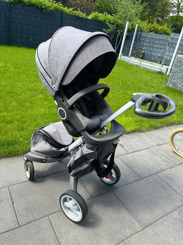 Stokke Kinderwagen grau mit Wickeltasche in Steinfurt