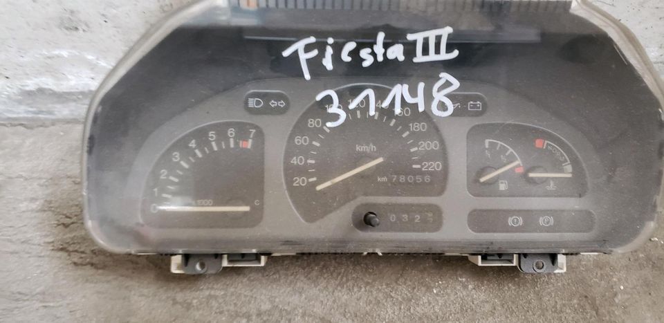 Ford Fiesta III Cockpit Tacho mit Drehzahlmesser siehe Bilder in Ahlen