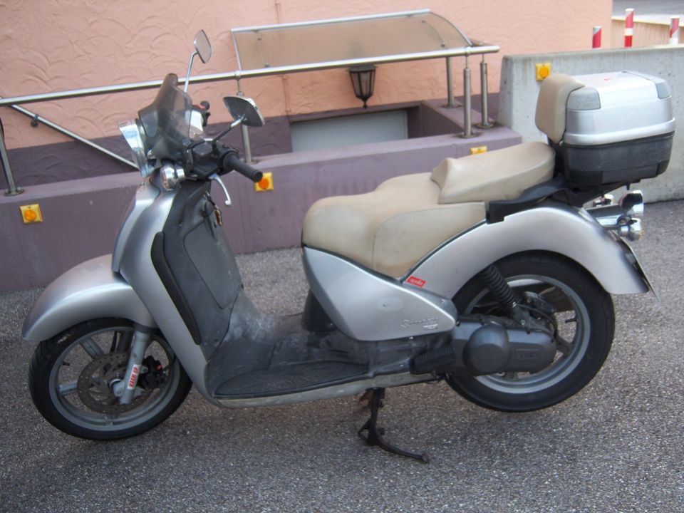 Roller Aprilia Scarabeo 125 in Oberkochen