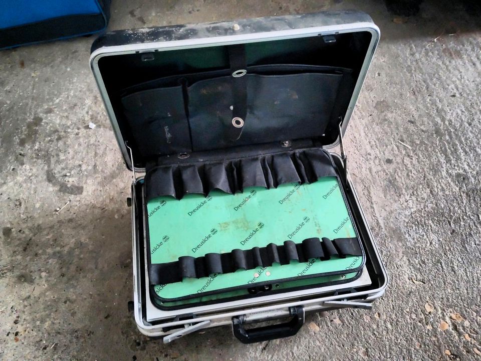 Werkzeugkoffer Toolbox fahrbar mit Rollen sortierbox in Schlüsselfeld