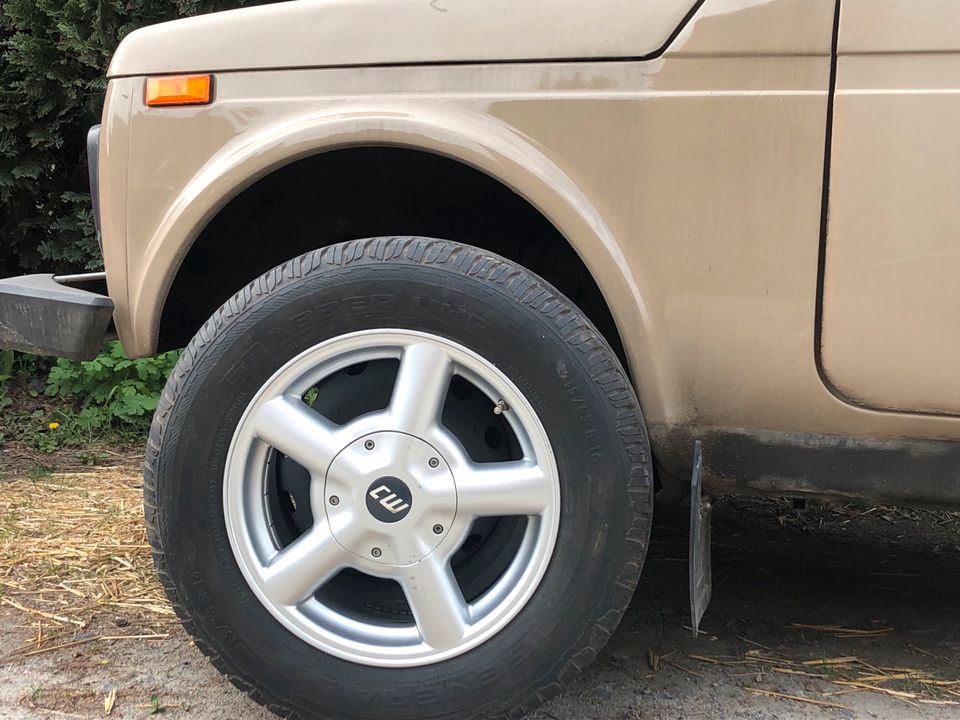 Original Borbet Alufelgen mit Gutachten für Lada Niva in Spremberg