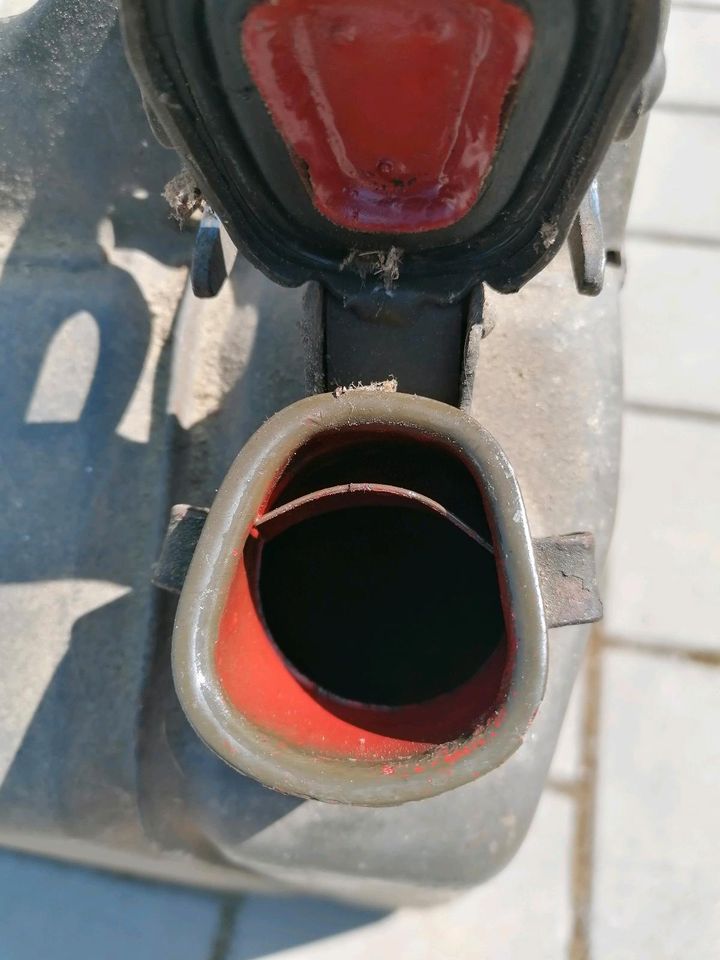 Benzin Kanister Stahlkanister Bundeswehr 20 Liter in Bad Buchau