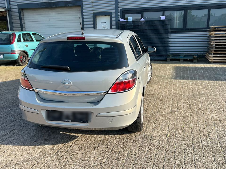 Opel Astra h  1,6 mit tüv in Rastede