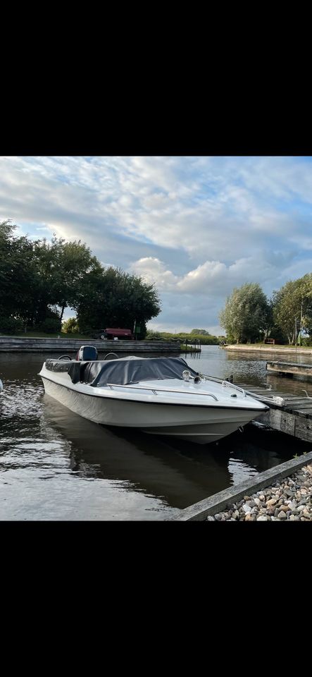 Hybrid - Sportboot mit Trailer in Hinte