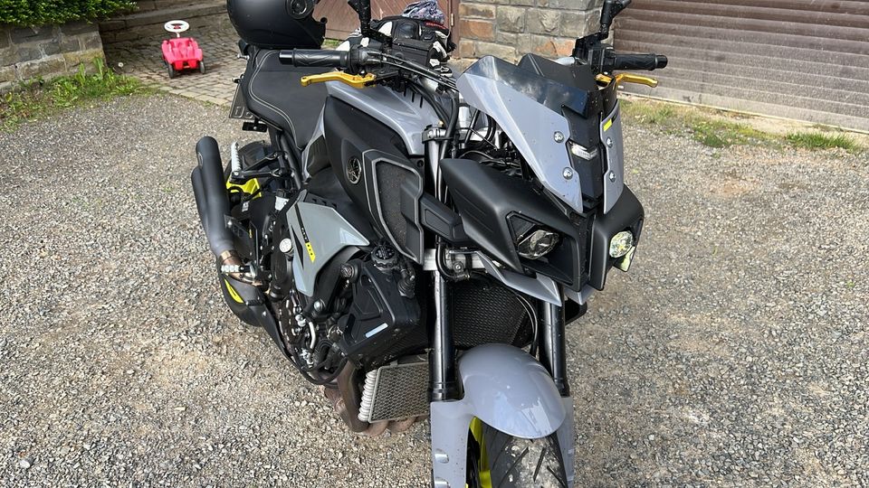 Yamaha Mt 10 mit neuen Tüv Wochenende Aktion  8999,- Euro in Friesenhagen