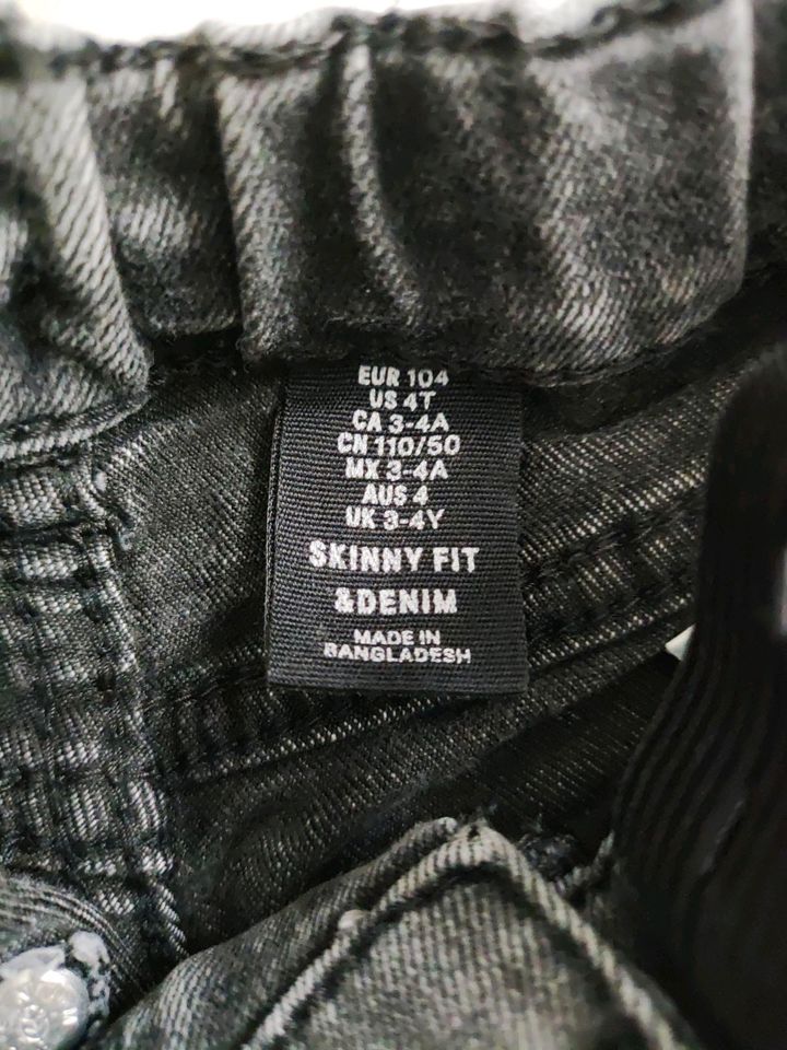 H&M Jeans Skinny fit Gr. 104 in Höxter