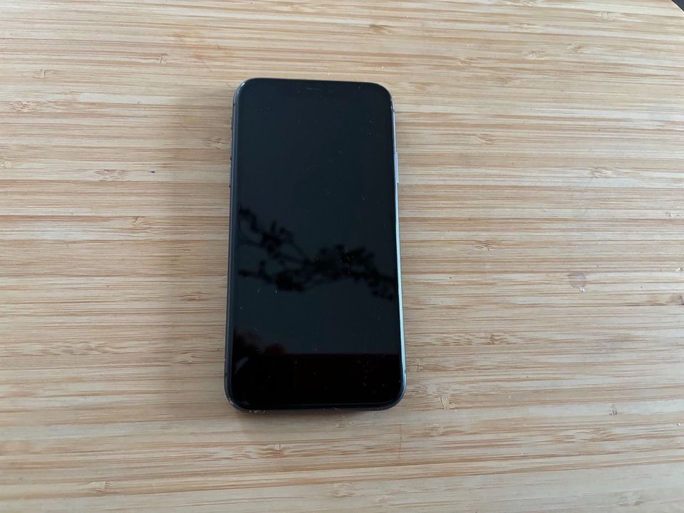 IPhone 11 , 128 GB schwarz Mit Zubehör in Osdorf