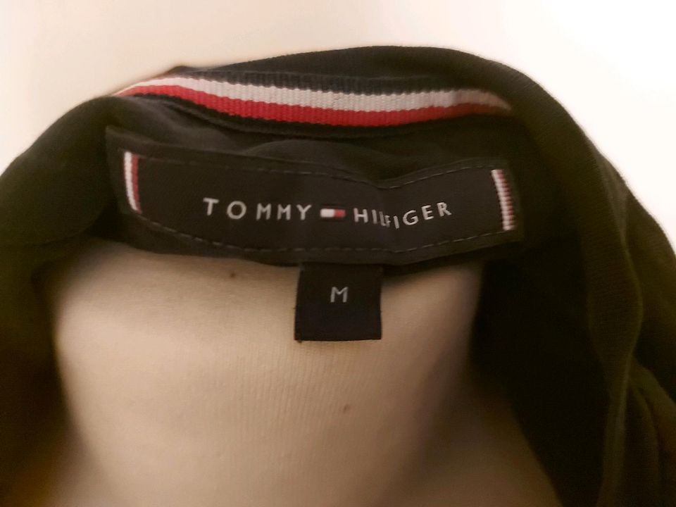 Tommy Hilfiger Herren T -Shirt Größe M mit V Schnitt dunkelblau in Stade