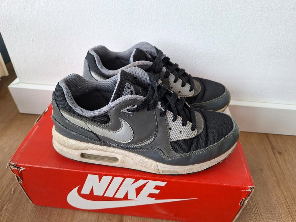 Nike Air Max Light (GS) Schwarz/grau Gr. 39 in Gevelsberg