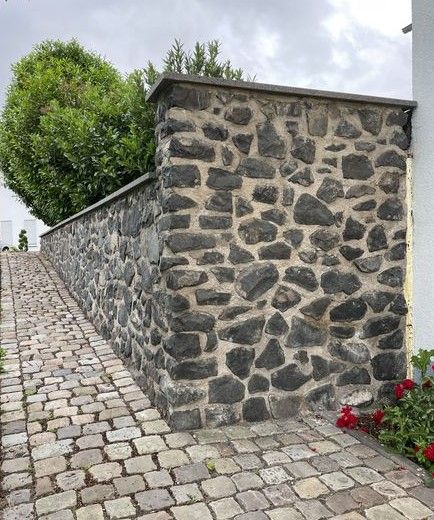 Bruchsteine Natursteine Trockenmauer Bruchsteinmauer + LIEFERUNG in Bonn