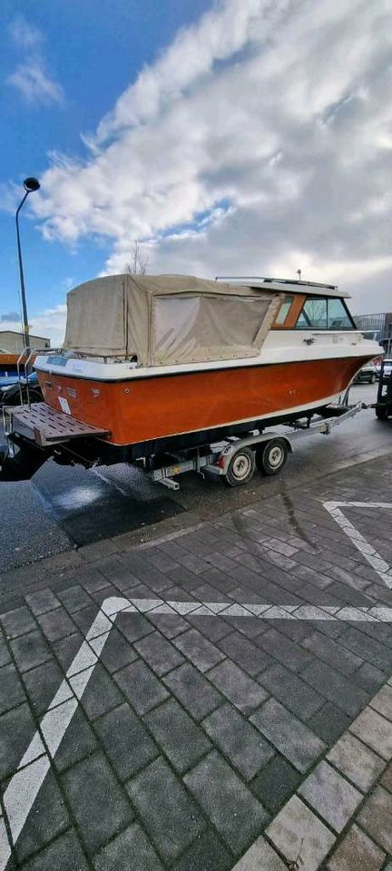 Kajütboot mit Harttop und viel Zubehör in Budenheim