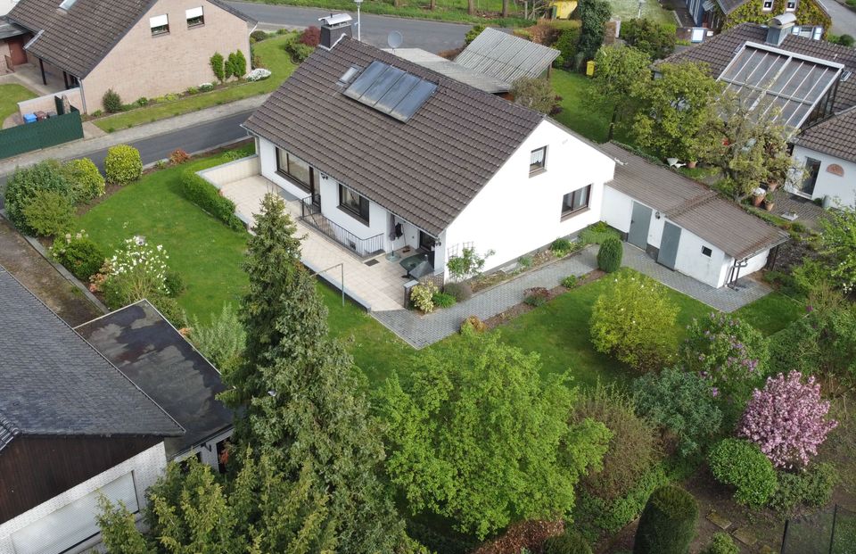 Geräumiges Wohnhaus mit Garage und gepflegter Gartenanlage in ruhiger Lage von Nettetal-Breyell in Nettetal